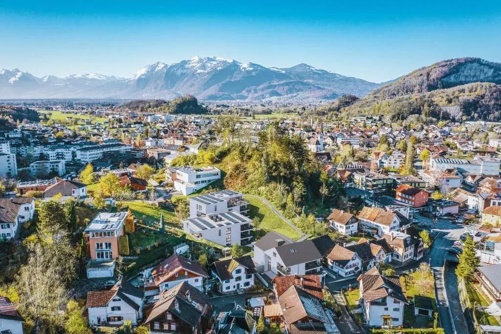 Exklusive Wohnanlage in Hanglage. Fertigstellung Sommer 2026. Mit Luftwärmepumpe & PV - grün gedacht, zukunftsfähig gebaut. – pohled 2