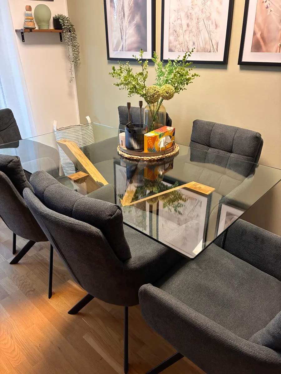 Esstisch JYSK 90x160 mit Glasplatte, € 30,- (4470 Enns)