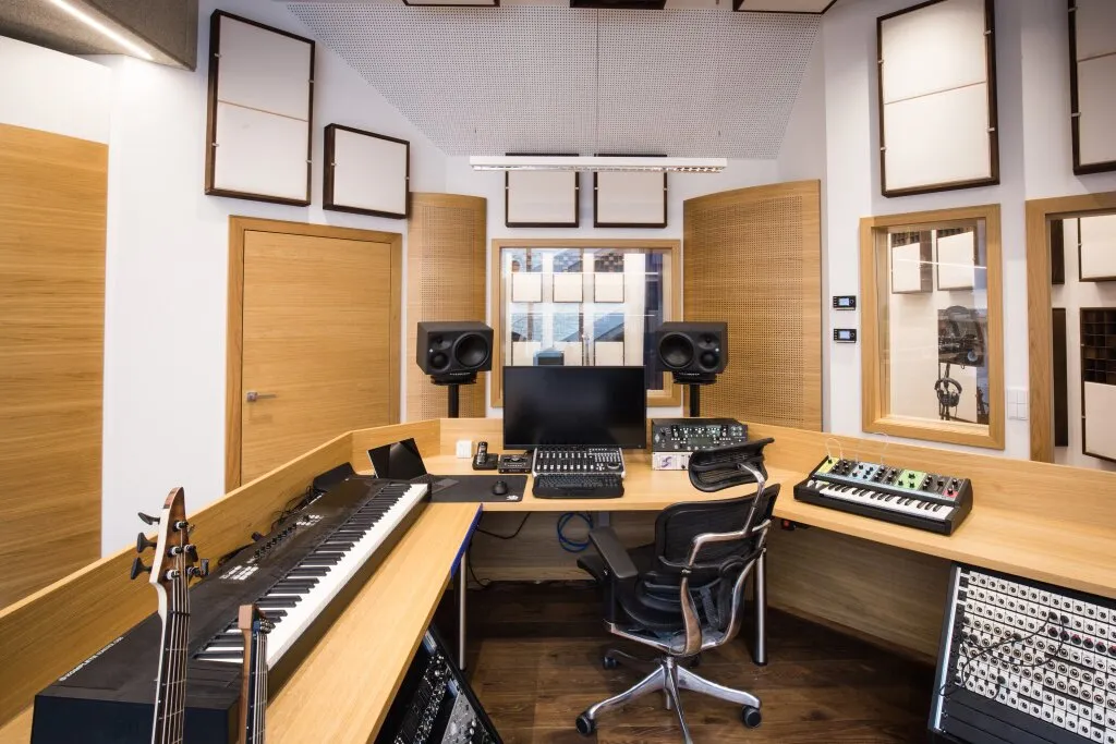 Professionelles TONSTUDIO | Büro | Arbeiten und Wohnen | Traumvilla mit großzügiger Außenbereich mit Pool | Photovoltaik | Smart-Home-System | Naturpanorama - Ansicht 2