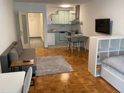 Cityapartment mit Wintergarten, voll möbliert; Cityapartment with winter garden, fully furnished – Bild 3