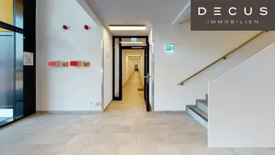AB JULI | DREI ZIMMER | AUSGEZEICHNETE LAGE | RICHTUNG WESTEN | MIT AUSSENFLÄCHE | – Bild 3