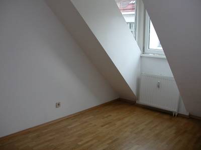 Piaristengasse - 2 Zimmer DG-Wohnung zu vermieten – Bild 3
