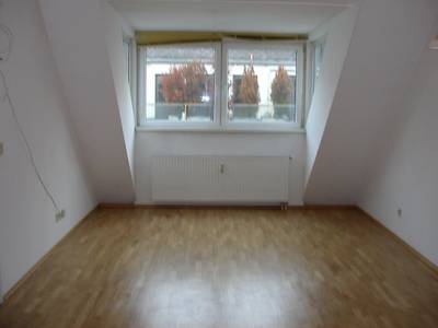 Piaristengasse - 2 Zimmer DG-Wohnung zu vermieten – Bild 2