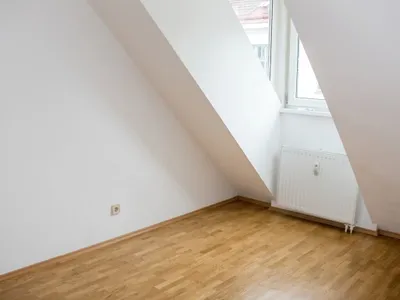 Piaristengasse - 2 Zimmer DG-Wohnung zu vermieten – Bild 2