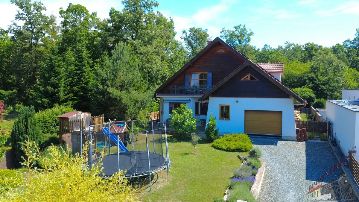 Einfamilienhaus am Waldrand - Sackgasse - Pool - PV- Anlage - Ansicht 2