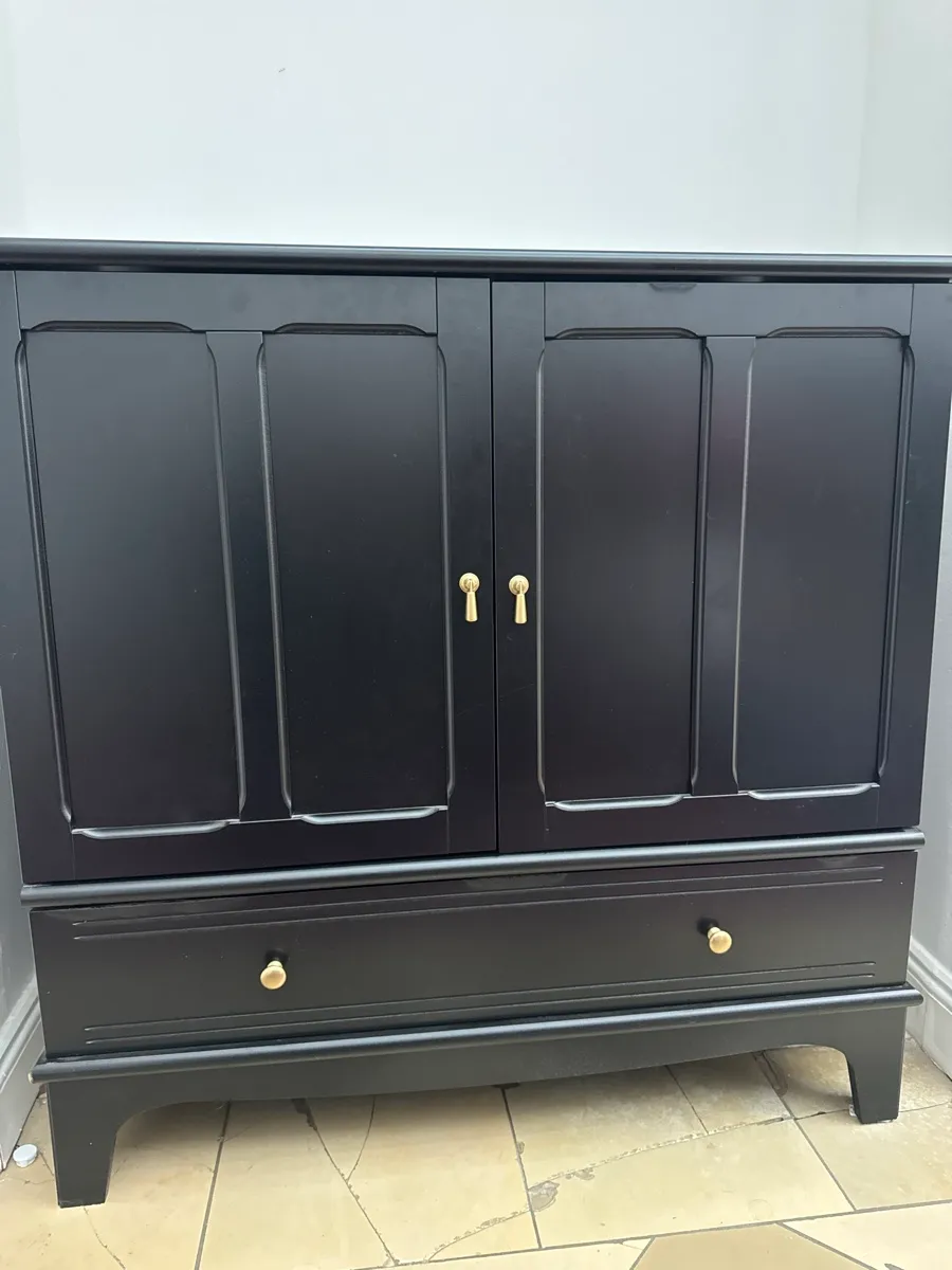 IKEA Sideboard / Kommode in Schwarz mit Messinggriffen, € 60,- (1030 Wien)
