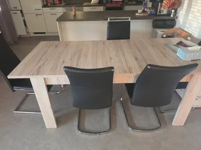 Zu verschenken: Essgruppen - Tische (Farbe: Braun)