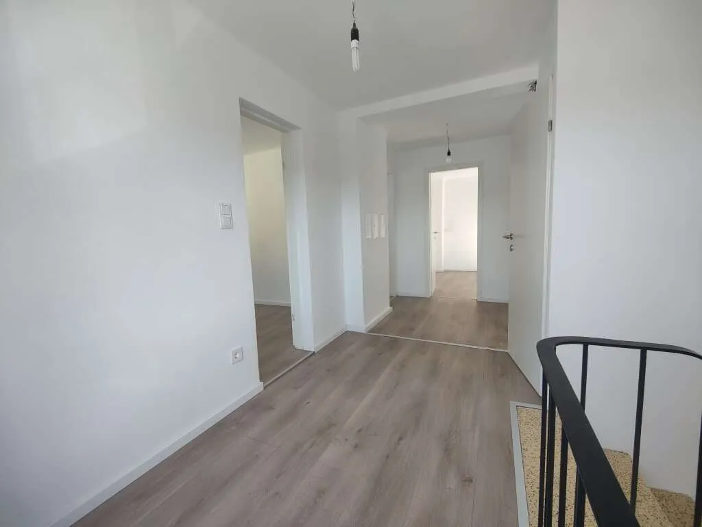 Top-sanierte 4-Zimmer-Familienoase mit großem Keller, Garage und perfekter Lage in Stockerau! - Veduta 3