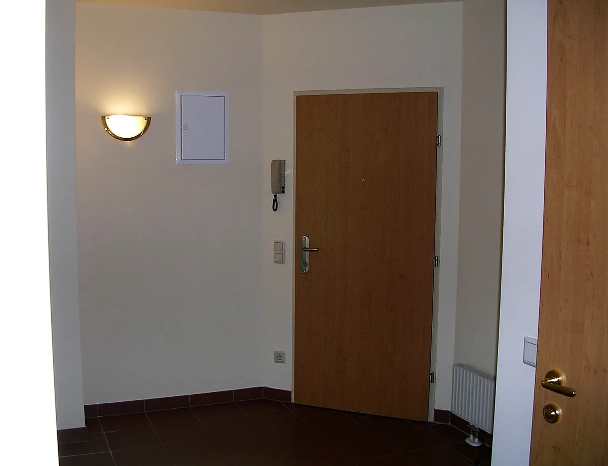 Privat: MODERNE GARCONNIERE MIT SCHÖNER AUSSICHT IN SCHÖNBRUNNNÄHE, 4. Liftstock - Ansicht 3