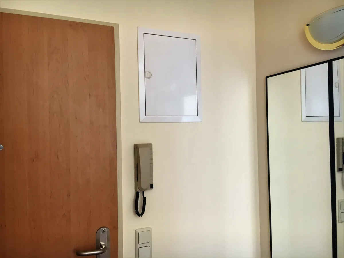 Privat: MODERNE GARCONNIERE MIT SCHÖNER AUSSICHT IN SCHÖNBRUNNNÄHE, 4. Liftstock - Ansicht 2