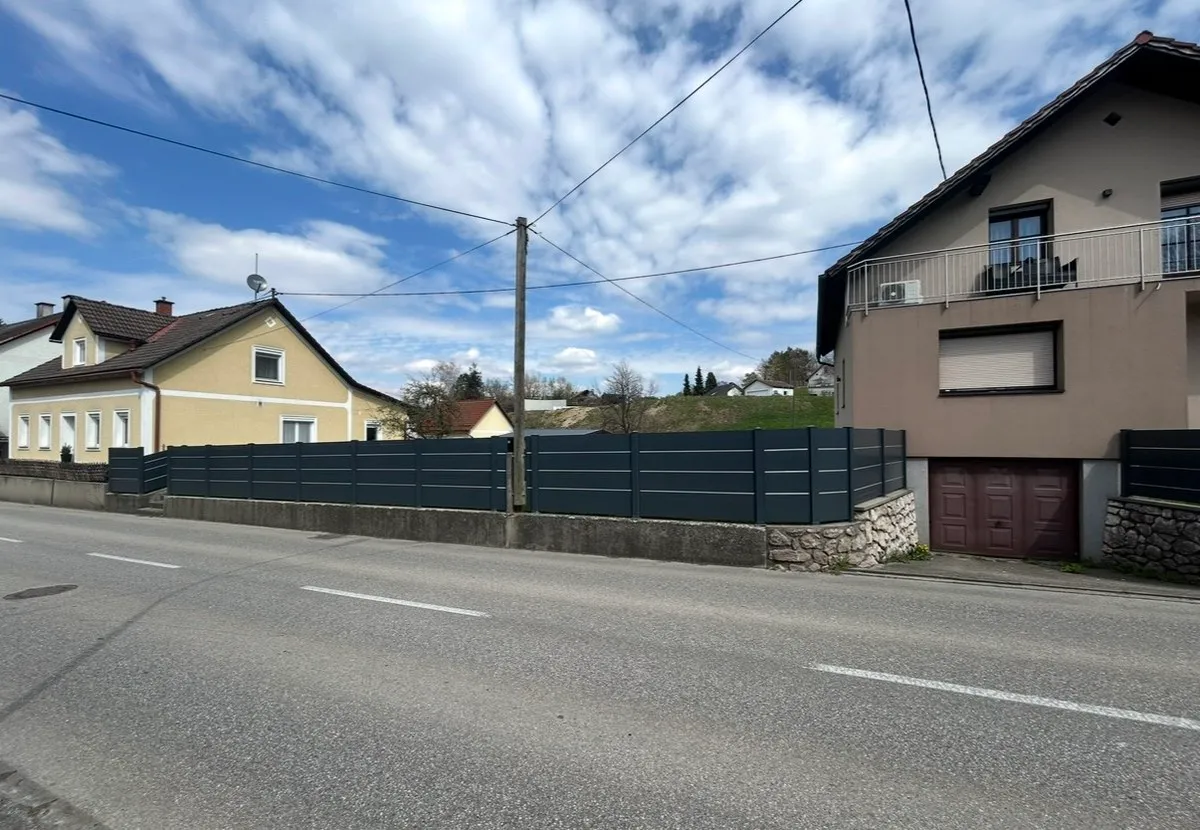 Einfamilienhaus mit insgesamt 1.091 m² Grundstücksfläche, bestehend aus einem Grundstück mit 638 m² sowie einem zweiten Grundstück mit 453 m². - Widok 2