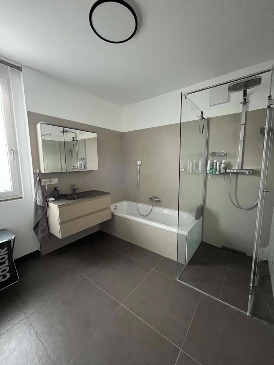Moderne, lichtdurchflutete Wohnung in Top-Zustand - Ansicht 2