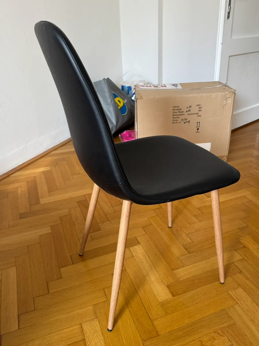 JYSK Dänisches Bettenlager Esszimmerstuhl Jonstrup Kunstleder schwarz, € 1,- (5020 Salzburg)