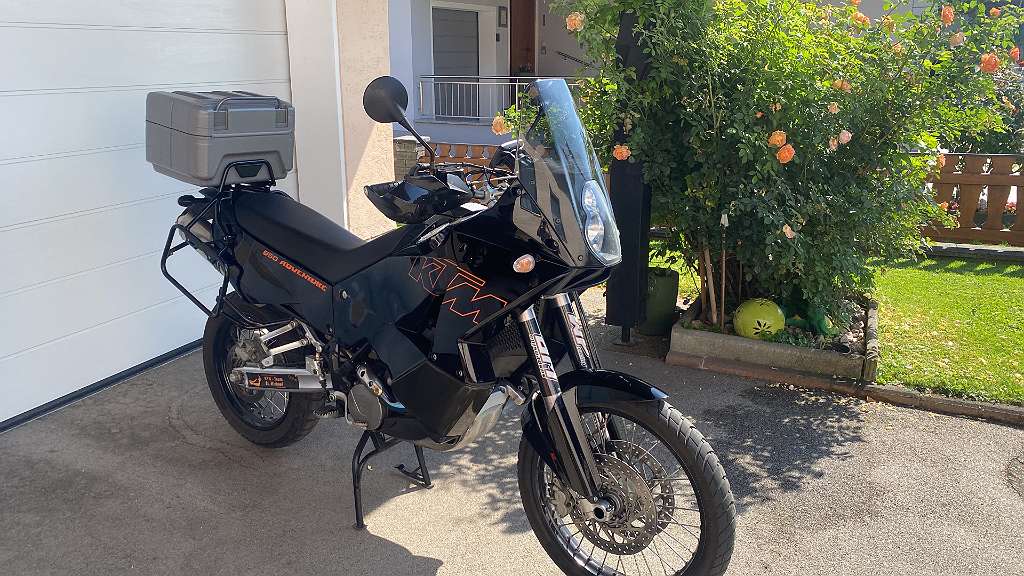 KTM 950 Adventure Tourer