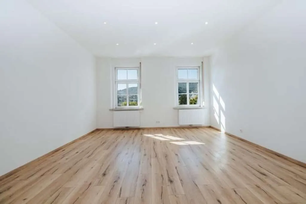 BAHNHOFNAHE LAGE I BALKON I KOMPLETT SANIERT I 3. OG MIT LIFT I HELL & FREUNDLICH I MODERNES BADEZIMMER MIT EBENERDIGE DUSCHE I PROJEKT WOHNEN I - Ansicht 3
