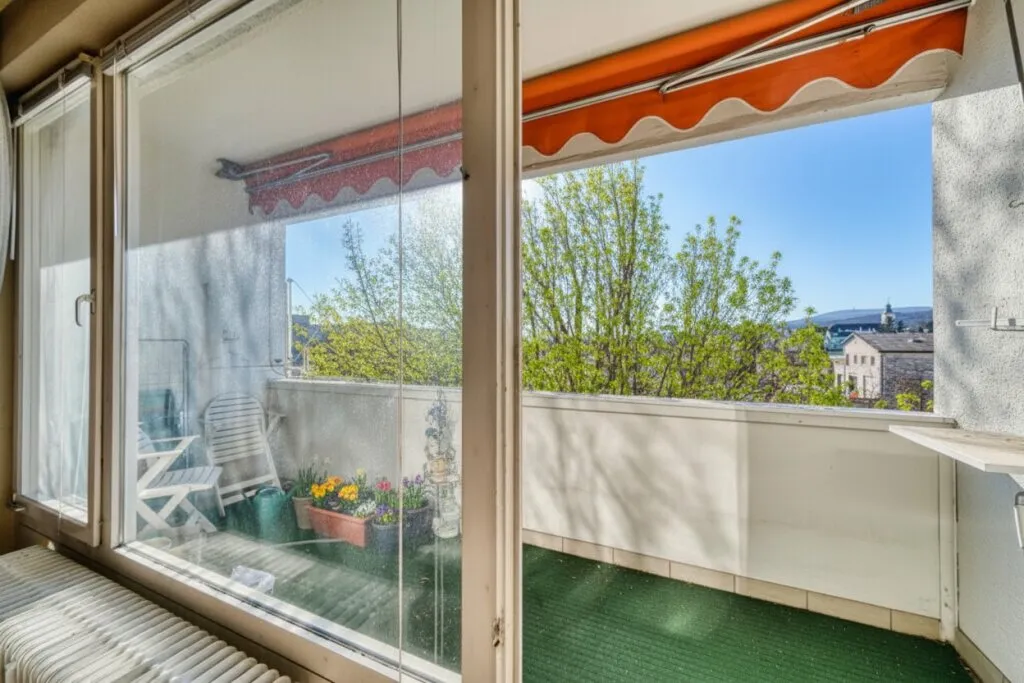*Fernblick - Uneinsehbar* Sonnige 5,5 Zimmer Wohnung mit 2 Eingängen, 2 Loggien und Garagenbox - Ansicht 2