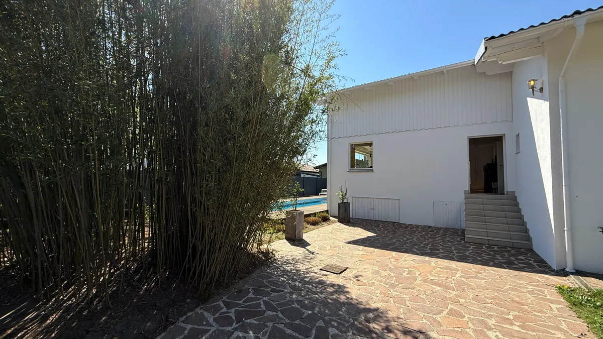 Wohnen wie im Urlaub: Ein-/ Zweifamilienhaus mit Pool & Sauna – pohled 2