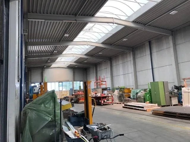 Gewerbeobjekt bestehend aus 2 Hallen verbunden und Büro und 460 m² Büro. weitere 7000 m² auf Anfrage verfügbar - Ansicht 3