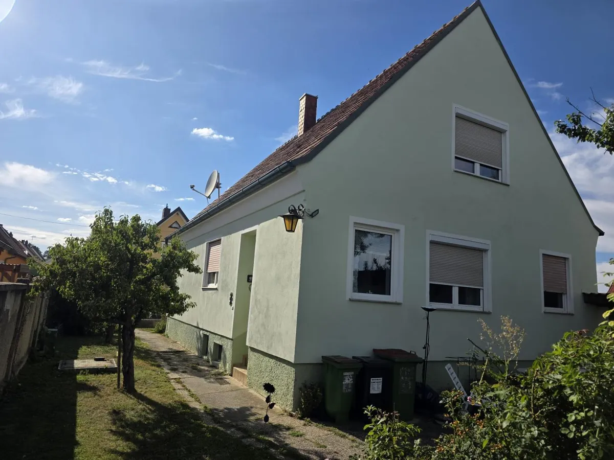 Einfamilienhaus mit Garten und 3 Schlafzimmern - Widok 3