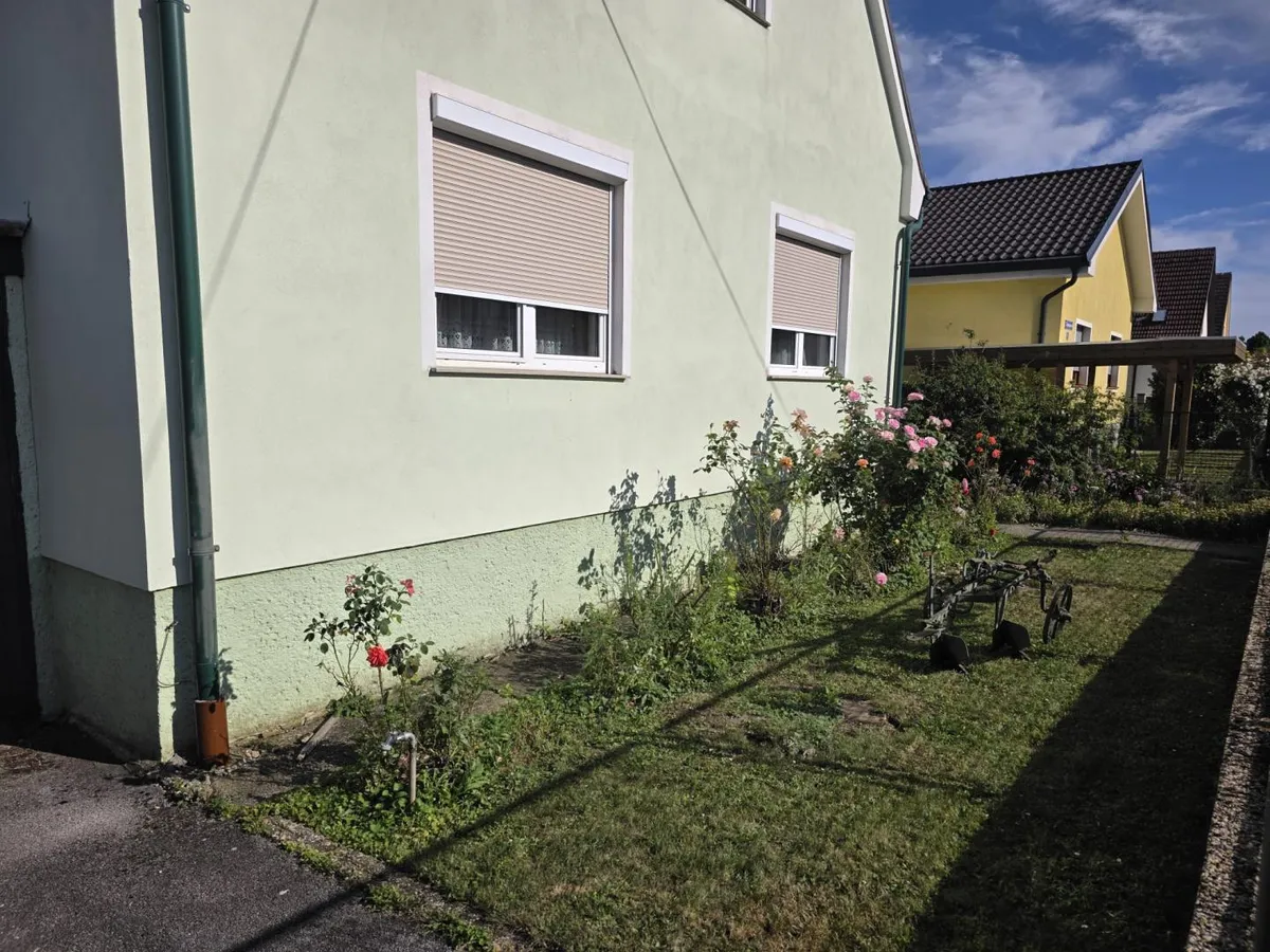 Einfamilienhaus mit Garten und 3 Schlafzimmern - Widok 2