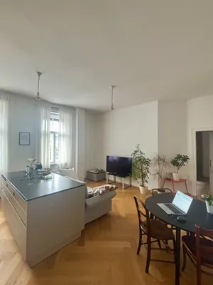 Helle, hochwertig sanierte 3-Zimmer-Altbauwohnung mit Parkblick - voll möbliert & all-inclusive
