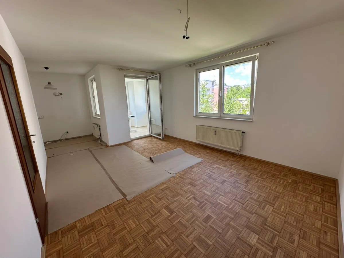Top-Lage Froschberg Linz: helle 3-Zimmer-Wohnung (66 m²) mit neuer Einbauküche, 8 m² Loggia, Tiefgaragenplatz - Widok 2