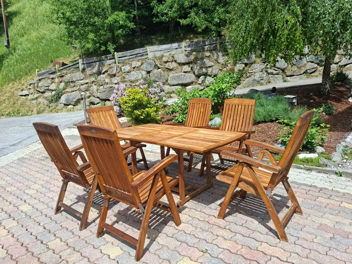 Gartenmöbel Gartengarnitur aus Holz (Eiche), € 250,- (6571 Strengen)