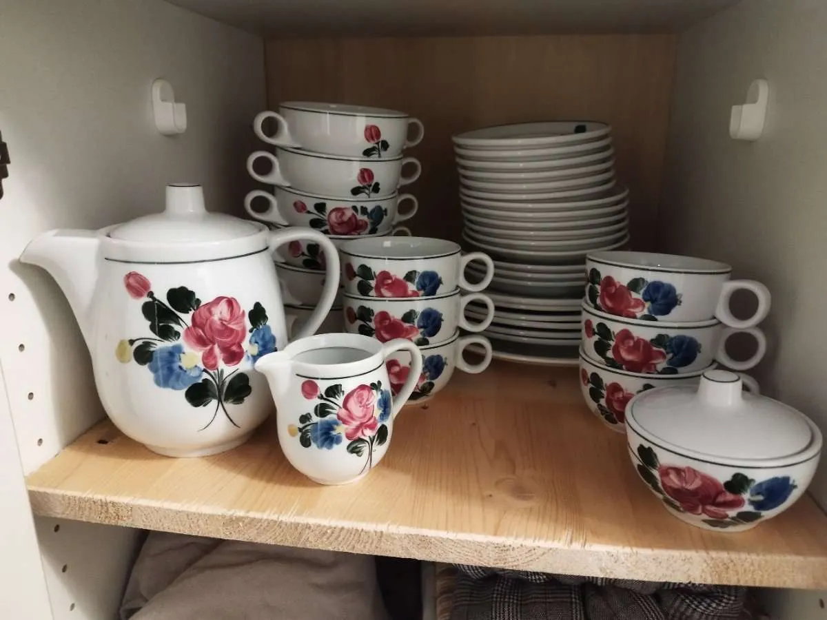 Lilienporzellan, € 80,- (5201 Seekirchen am Wallersee)