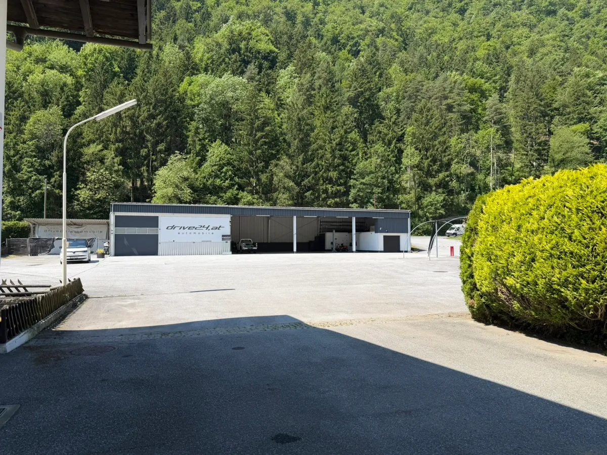 ALLEINLAGE - 4500 m² - Wohnen / Büro / Arbeit in Kombination - Zweifamilienhaus mit Gewerbehalle - Ansicht 2