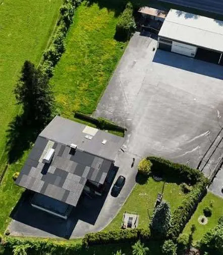 ALLEINLAGE - 4500 m² - Wohnen / Büro / Arbeit in Kombination - Zweifamilienhaus mit Gewerbehalle - Ansicht 3