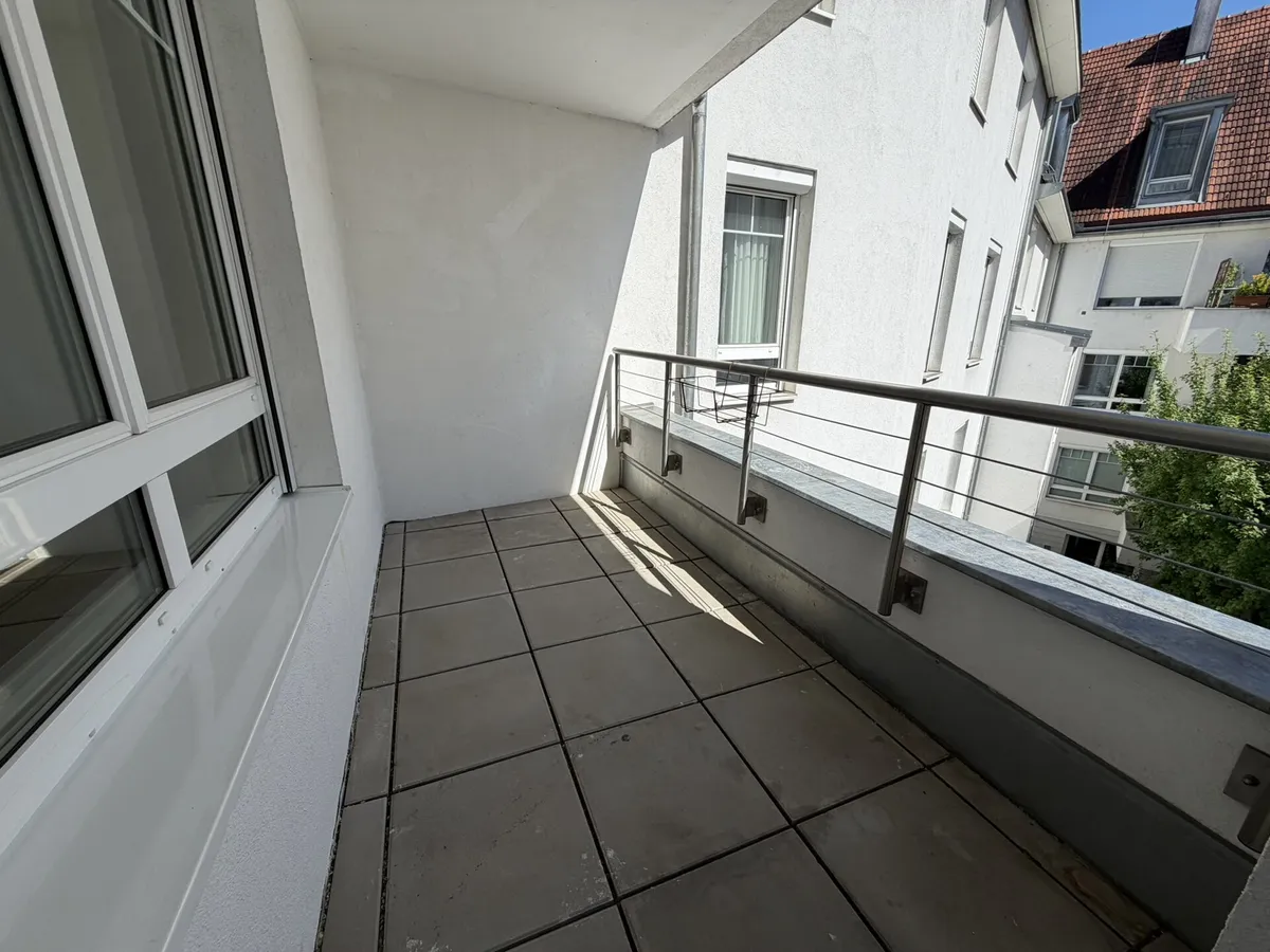 Ruhige 2 Zimmer Wohnung mit Loggia unweit des Bahnhofs! - Widok 3