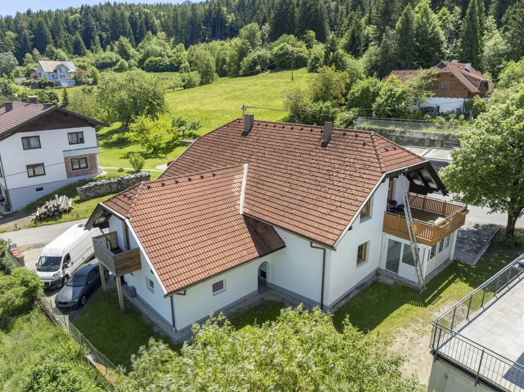 Pogöriach: Mehrfamilienhaus ++++ Sonniges Zinshaus in Faaker See Nähe ++++ - Widok 2