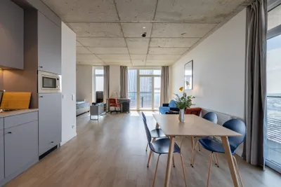 Möbliertes Superior Upper Floor Apartment - YOUNIQ Vienna TrIIIple