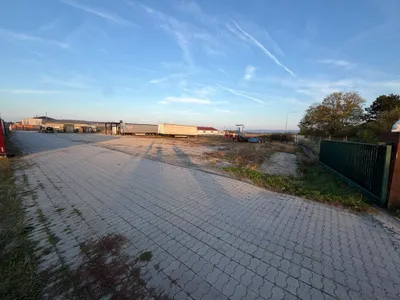 Immobilie mieten in Baden – 1 500 m², € 1 – Bild 3 von 3
