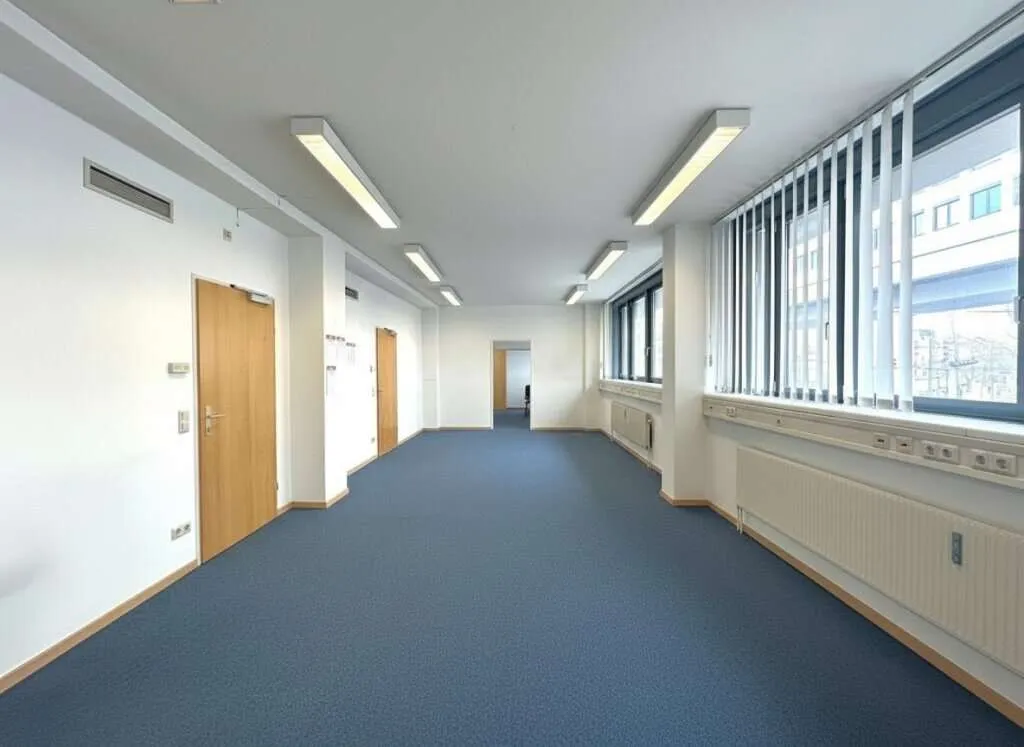 Büro am Höchstädtplatz: Sehr gute Infrastruktur im Haus und Umgebung | U6 - Ansicht 3