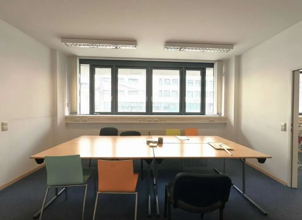 Büro am Höchstädtplatz: Sehr gute Infrastruktur im Haus und Umgebung | U6 - Ansicht 2