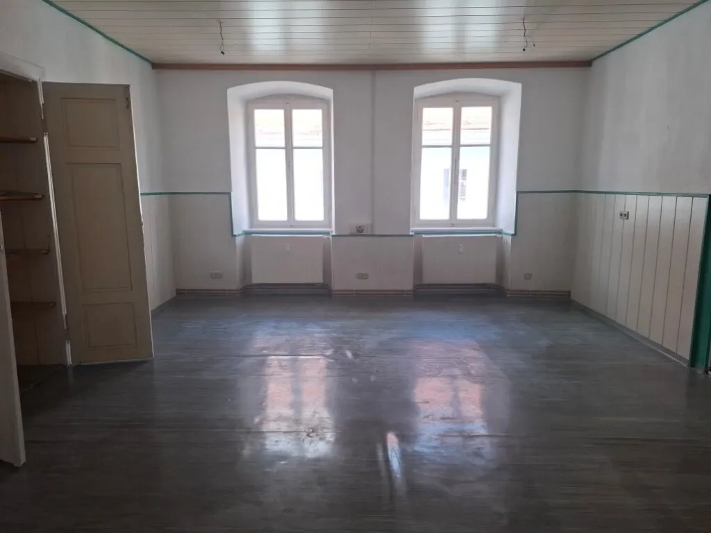 Zentrumsnahe 3-Zimmer-Altbauwohnung mit Küchenblock im 1. Obergeschoß in Bruck/Mur zu kaufen ! - Ansicht 2