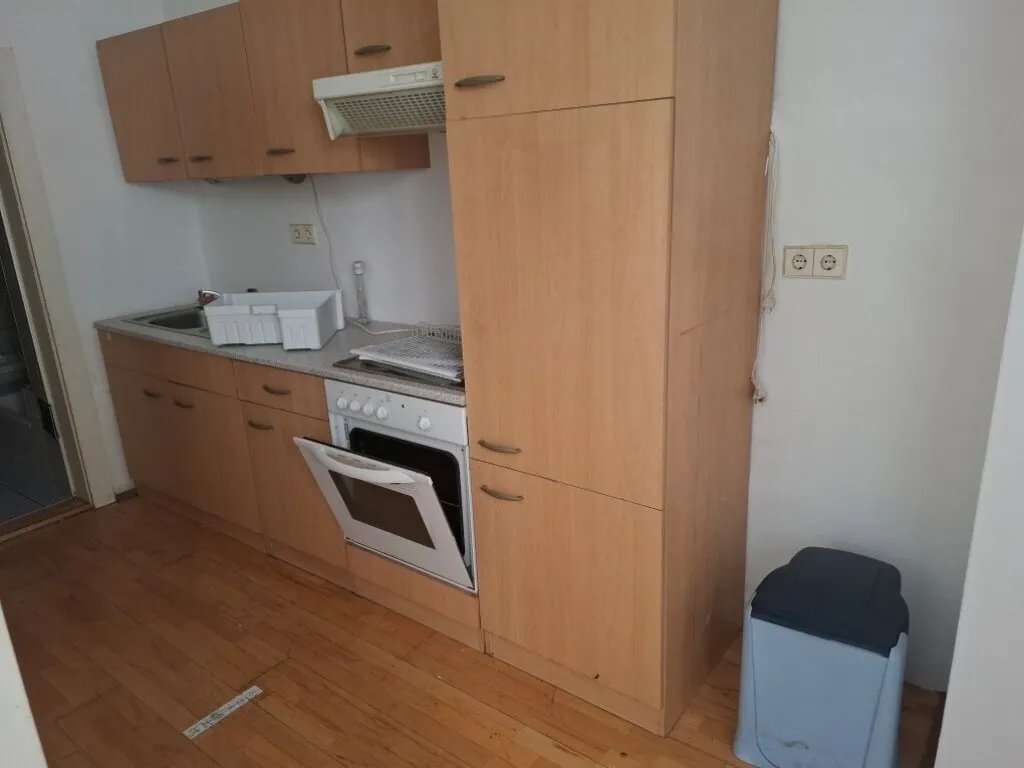 Zentrumsnahe 3-Zimmer-Altbauwohnung mit Küchenblock im 1. Obergeschoß in Bruck/Mur zu kaufen ! - Ansicht 3
