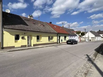 6-Zimmer-Haus kaufen in Mistelbach – 168 m², € 77.000 – Bild 1 von 20