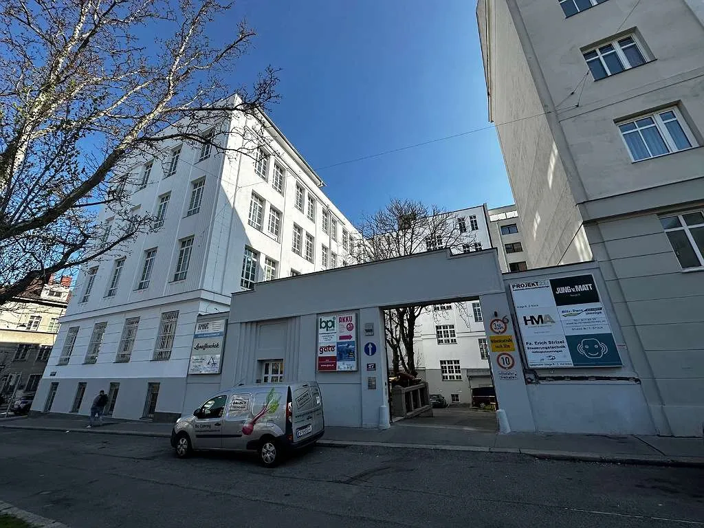 Bürolofts & Dachgeschoss mit Blick über Wien – pohled 2