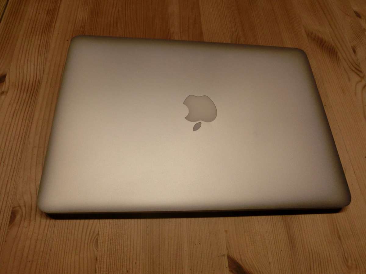 Macbookpro,13,3",early2015,i5,8GB/256SSD