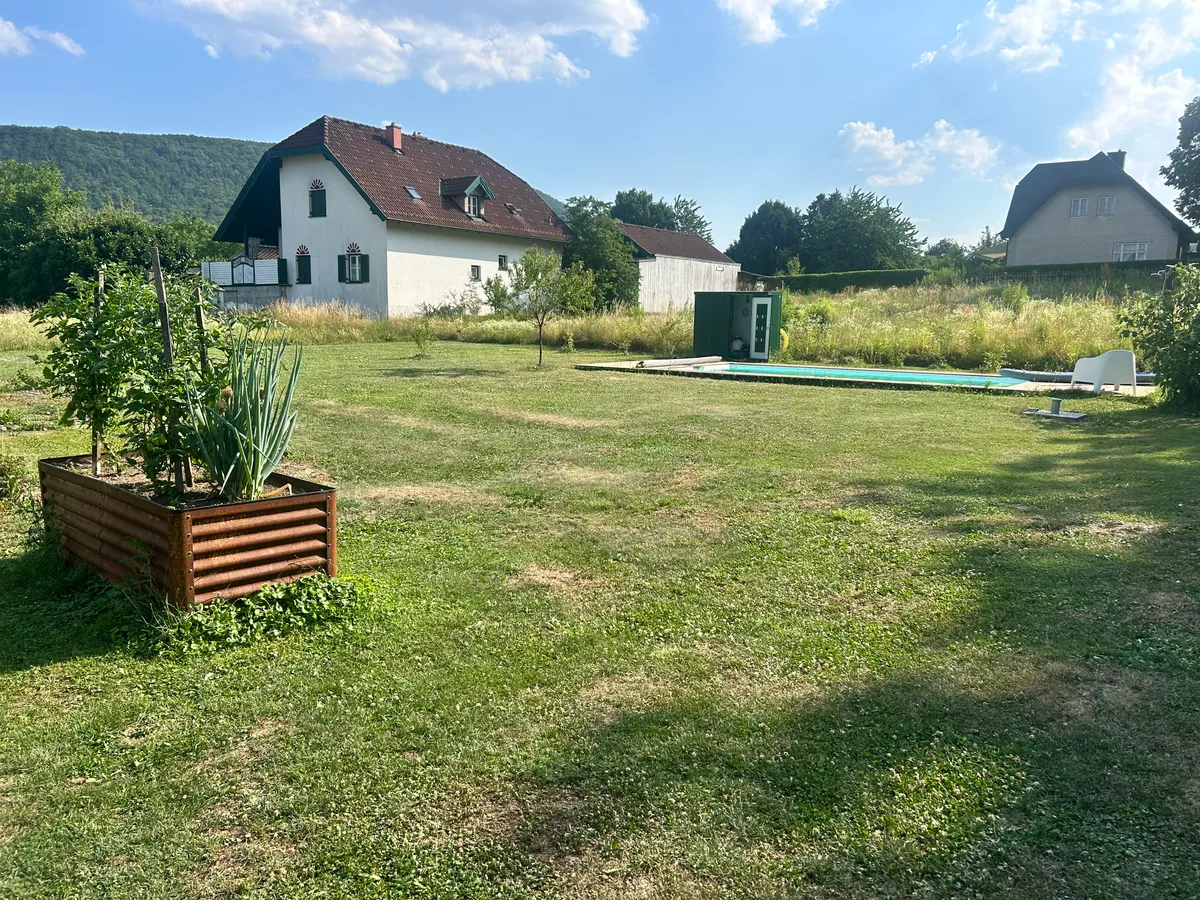 Sonniges Baugrundstück in Seebenstein | 765 m² | Neuer Pool | Südlage | Burgblick | Privatverkauf