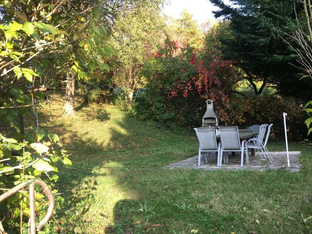 Bestlage in Weidlingbach; renoviertes Landhaus auf Eigengrund, Baugrund, mit grossem Wintergarten und herrlichem Altbaumbestand - Ansicht 2