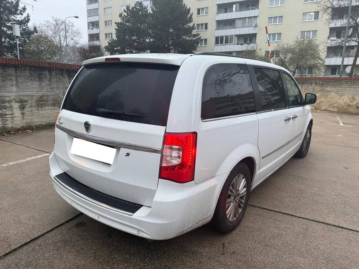 Lancia Voyager