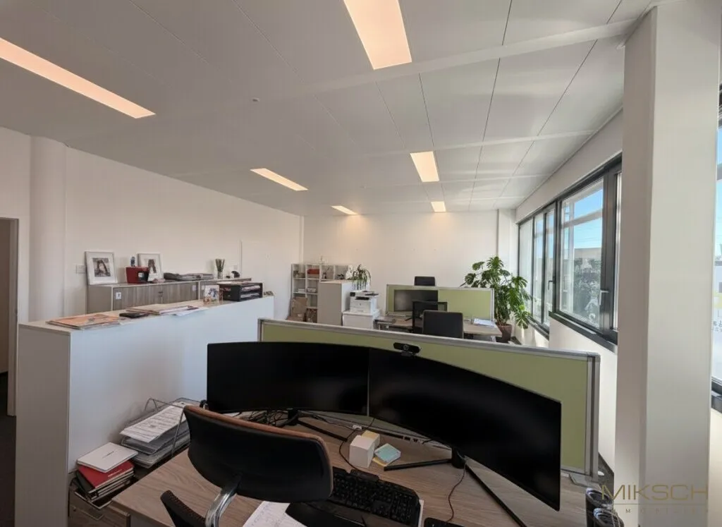 Moderne Bürofläche I ca. 60m² Gesamtnutzungsfläche I Aufzug I Teeküche I nähe Autobahn & Wien I E Ladestationen - Ansicht 2