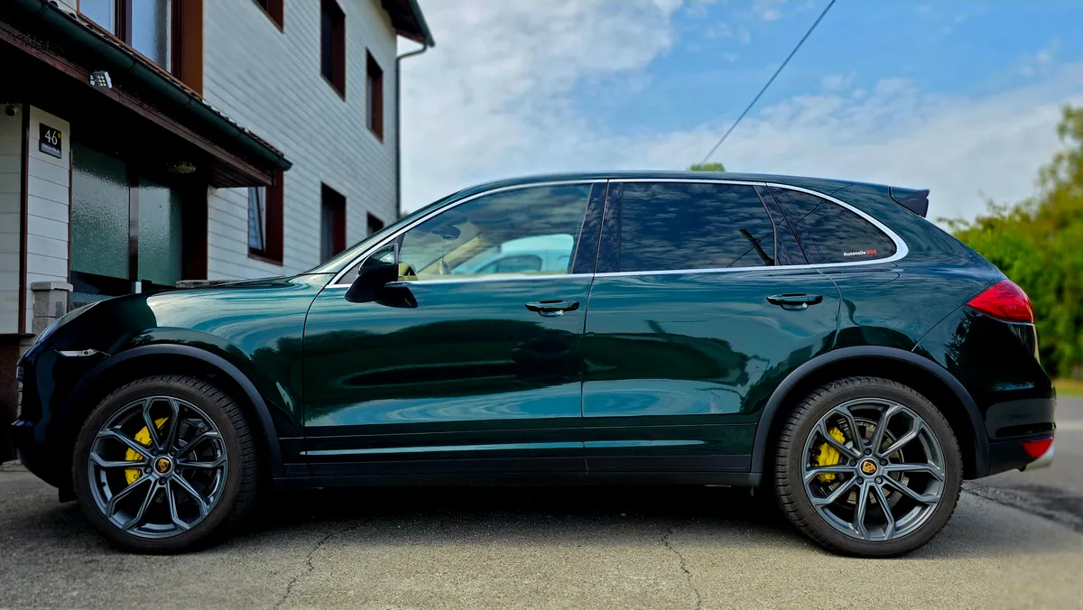 Porsche Cayenne 2013 photo 2