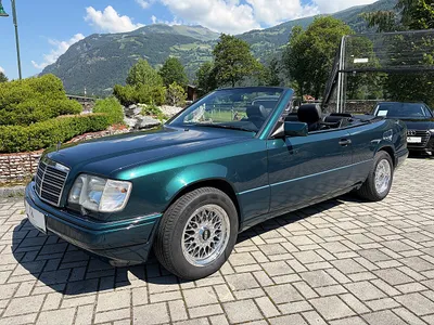 Mercedes-Benz E-Klasse E 200 Cabriolet W124 A124 / Turmalingrün-Metall...