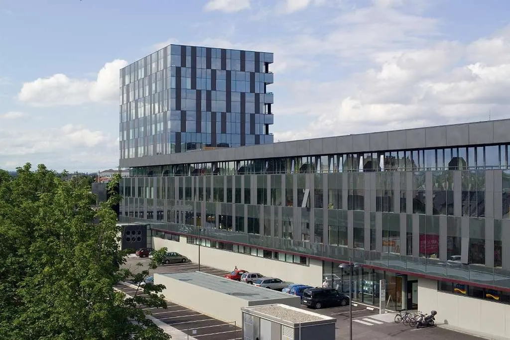 Großzügiges Büro mit Klimatisierung in der bahnhofCITY Wels – pohled 3
