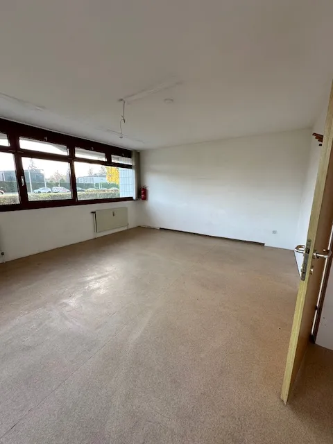 Helle, vielseitig nutzbare Gewerbefläche mit Garten - ideal für Büro, Praxis, Studio oder Verein - Ansicht 2