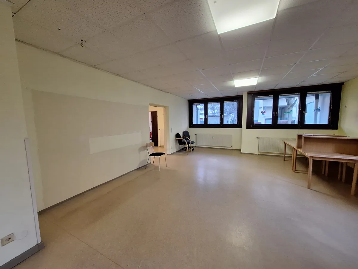 Helle, vielseitig nutzbare Gewerbefläche mit Garten - ideal für Büro, Praxis, Studio oder Verein - Ansicht 3